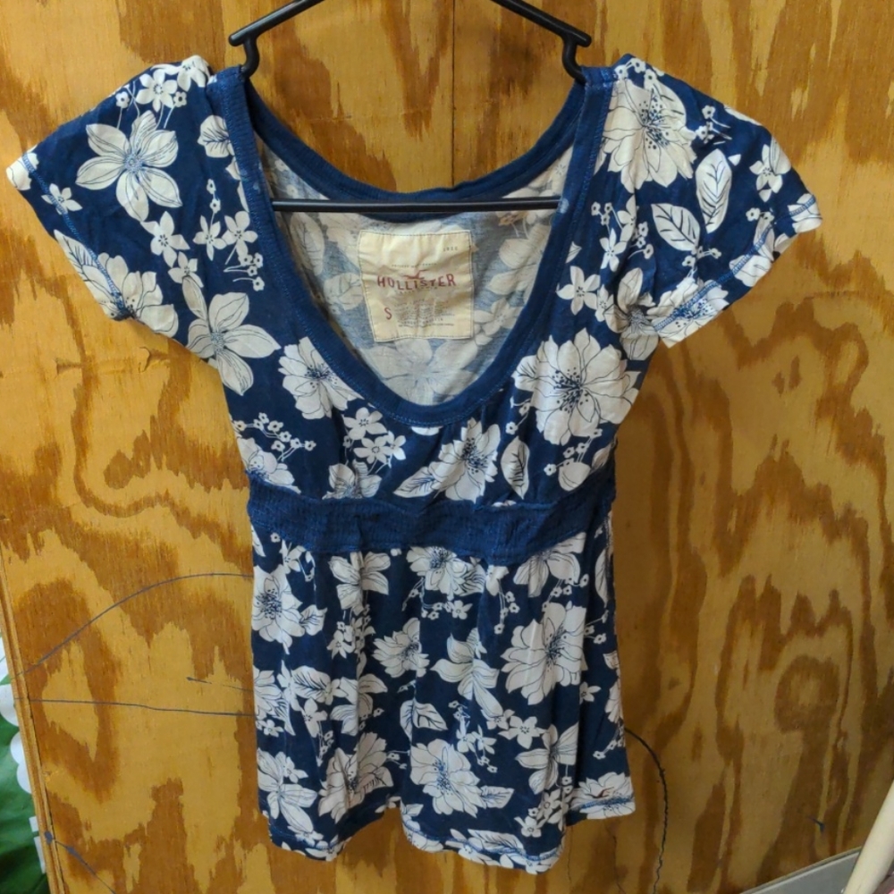 COPY - Hollister T shirt